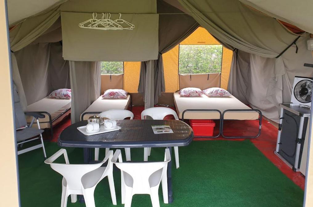 Easyatent Safari Tent Lanterna Červar-Porat Værelse billede